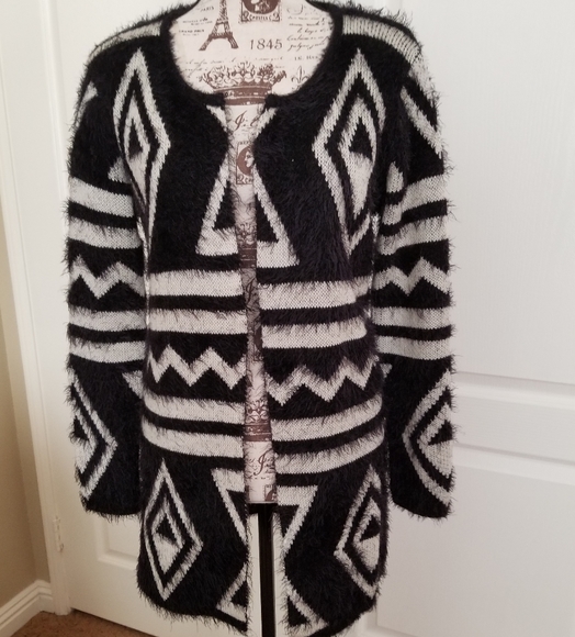 NWOT Michelle Nicole Geometric Women's Sweater - Picture 1 of 8